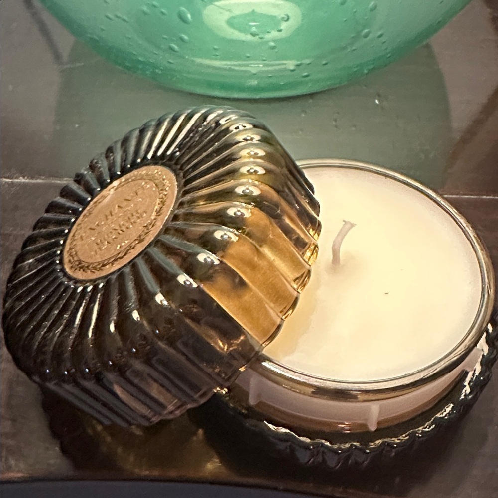 Echante Black and Gold Soy Candle , Midnight Teakwood scent